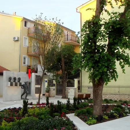 Nik Apartment