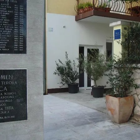 Nik Apartment Selce